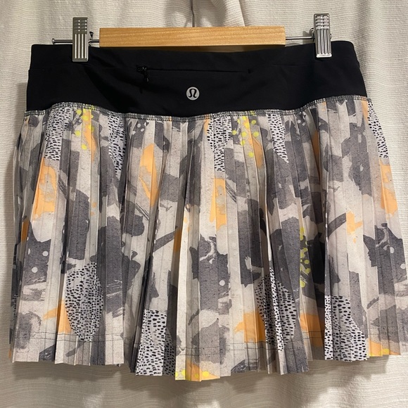 Lululemon pleated skirt - Picture 2 of 3